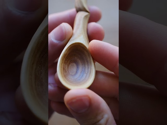 Calming my heart with the motion of the wood💆🏽‍♂️ #woodenspoon #woodenart #woodart