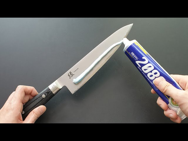It's amazing to put toothpaste on a kitchen knife.