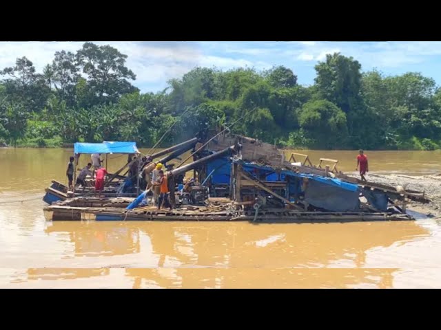 BIGGEST RIVER IN INDONESIA,. LARGEST GOLD TREASURE PLACE EVER FOUND | GOLD IN THE RIVER