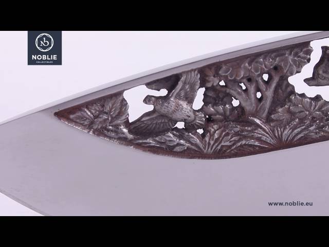 Noblie Collectibles engraved knife + scrimshaw