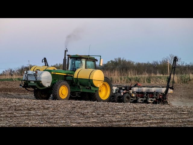 John Deere 4955 - Planting Corn 2024