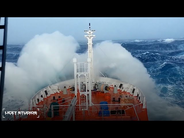 TANKER SAILS THROUGH 10 METRE WAVES | ATLANTIC HURRICANE
