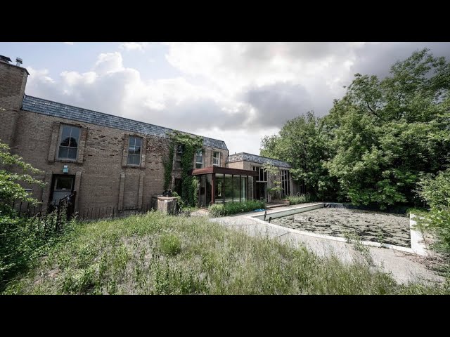 Exploring an ABANDONED Millionaire's 1960's Dream Mansion