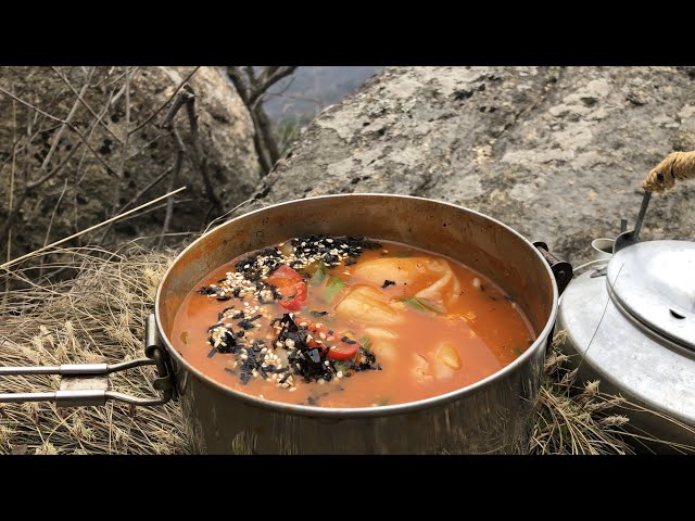 A Walk In The Woods : Trangia Stove & Zebra Lunchbox, Spicy Hand-pulled Dough Soup