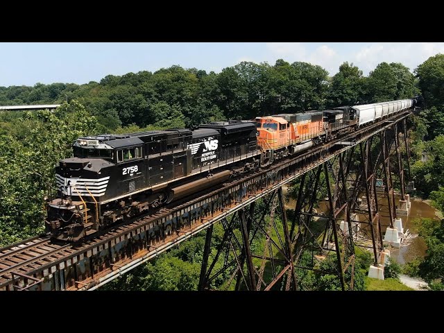 Train switches direction NS 2758 SD70M with WFRX leaser on Norfolk Southern train 15M