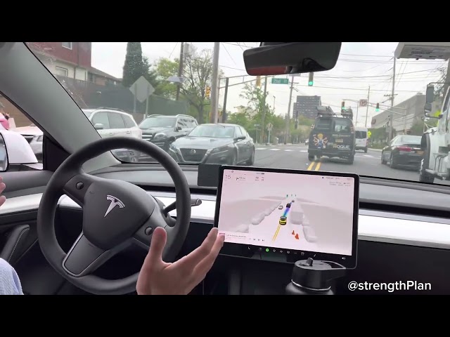 Tesla FSD beta is master of obstacles 🧩