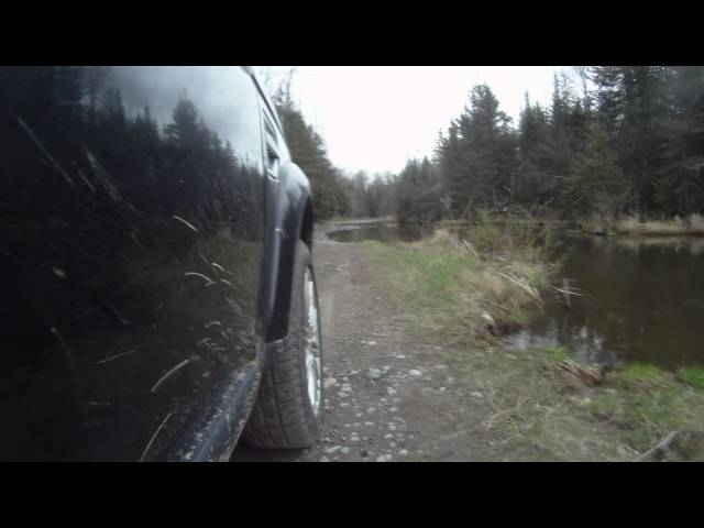 2011 Land Rover LR4 HSE Gets Wet