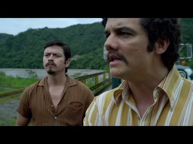 Narcos S1 E1, Pablo Escobar bridge scene ( Plata O Plomo ).