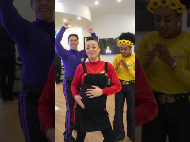 All baby mamas move like this, right?!🤰😂#TheWiggles #BabyMama