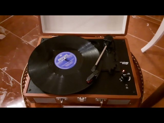 Shirley Bassey -Kiss Me Honey Honey Kiss Me There's Never Been A Night 78rpm-