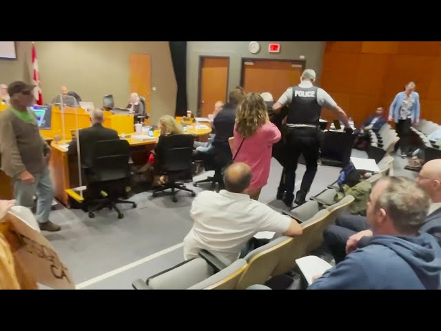 Police remove two people from Nanaimo city council meeting Monday