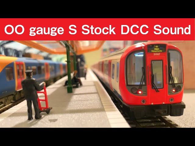 Acton Railway #017 London Underground S Stock DCC sound Running Session!  (Sound from Legomanbiffo)