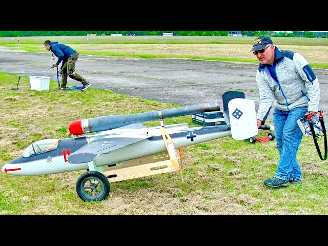 VERY HUGE AND LOUD PULSE JET HEINKEL HE-162 PULSO SCALE 1:3.5 MODEL AIRCRAFT / FLIGHT DEMONSTRATION