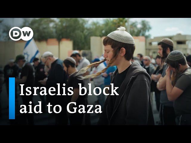 Israeli protesters block aid to Gaza as starvation looms | DW News