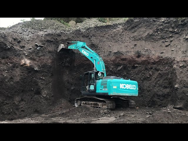 Extreme Sand Mining Under High Cliffs using a Hydraulic Excavator, Daily Mining Movie
