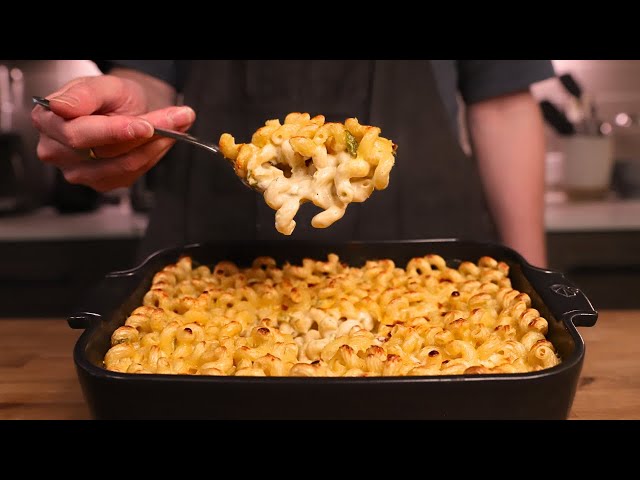 Outrageously Creamy Queso Mac N Cheese
