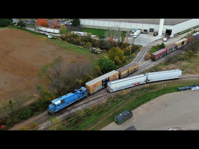OHCR 4098 shoves boxcars into warehouse & clickety clack to Newark with train formerly known as MVT