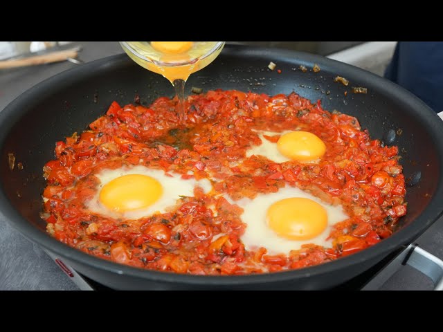 Just add eggs to the tomatoes / I've never eaten eggs so delicious.
