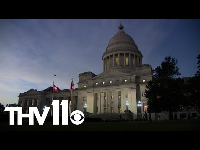 Timelapse of Arkansas State Capitol during total solar eclipse