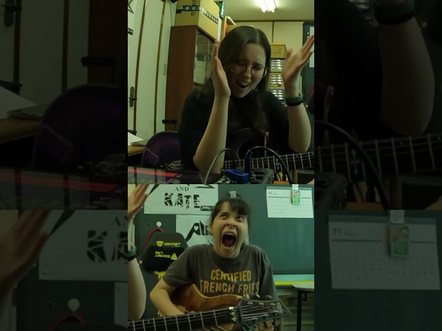 Epic and Chaotic: Crazy Reaction to Playing a Song! ジャムセッション後の訳のわからん反応・姉妹