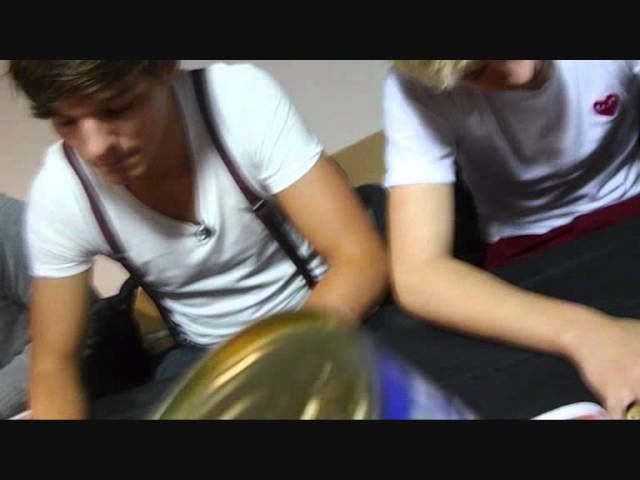 One Direction Signing