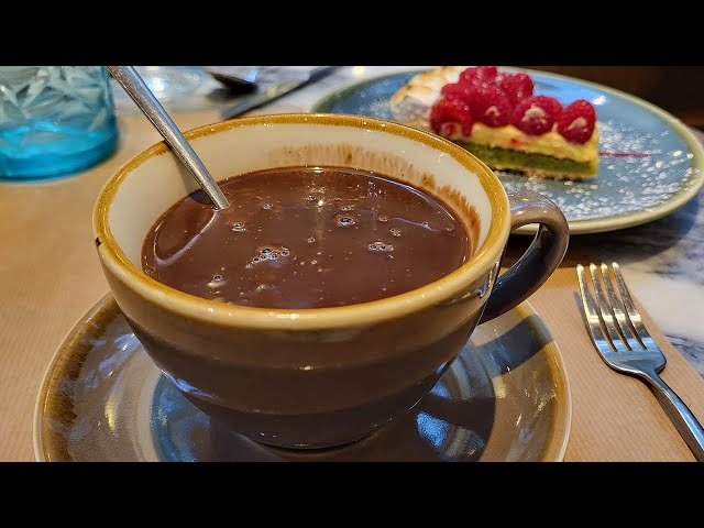 We Tried 6 Best Hot Chocolate in Paris (Found The BEST)