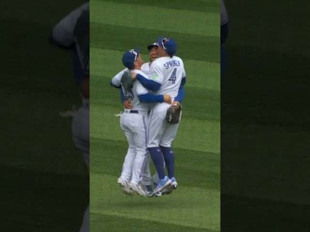 Best Hugs In MLB 🥰