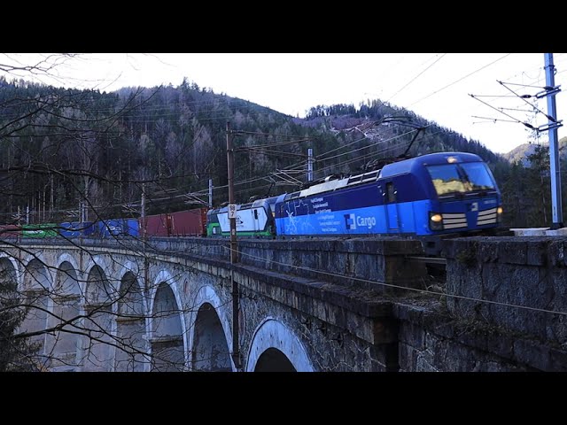 ČD Cargo container train crossing the Kalte-Rinne-Viadukt (between Semmering and Breitenstein)