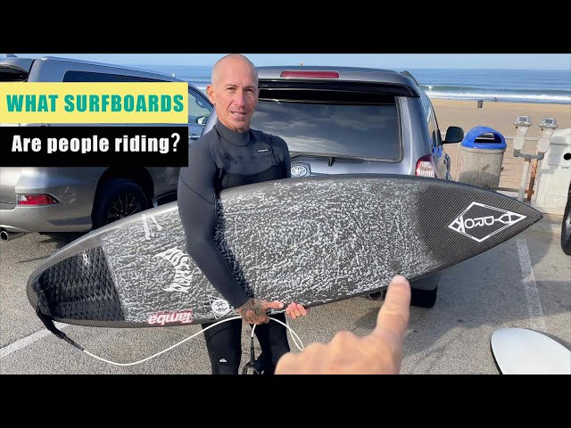 What surfboards are people riding?