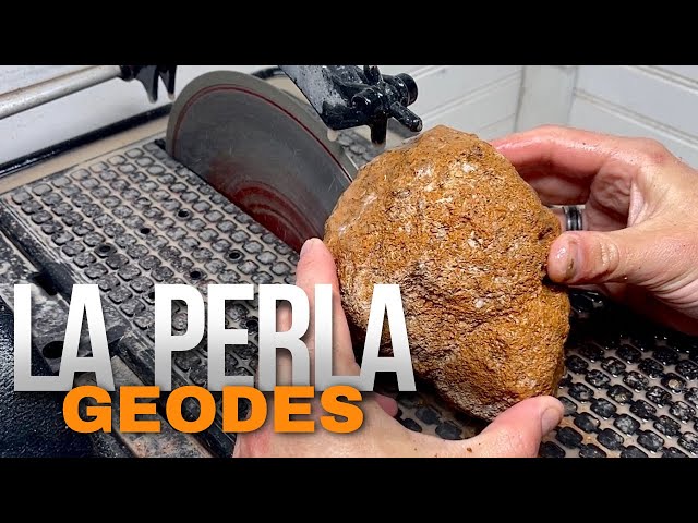 10 POUNDS of La Perla Geodes Cut Open!