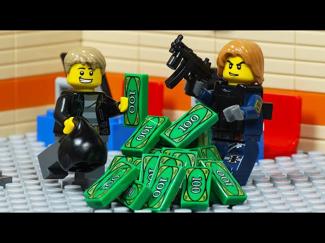 Lego City SWAT Bank Robbery - Thieves Escape by Truck