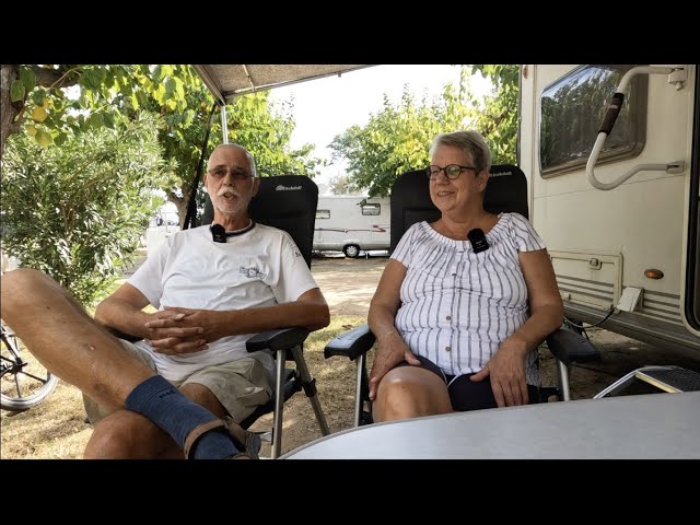 Wohnung gekündigt und Freiheit gewählt - Paar lebt seit 1 Jahr im Wohnwagen und reist durch Europa