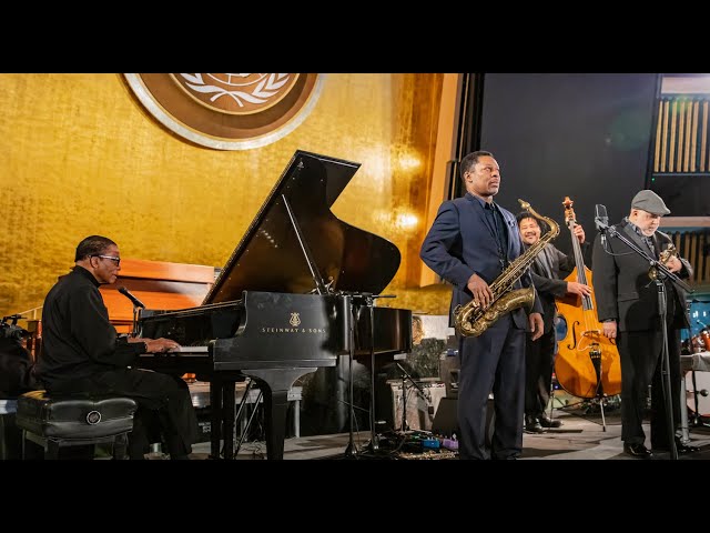 Herbie Hancock, Ravi Coltrane, Zakir Hussain: "Maiden Voyage" | International Jazz Day 2022
