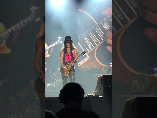 Guns N' Roses - Slash Guitar Solo (Cleveland, Ohio 10/26/17)