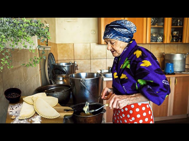 CRIMEA. A typical day of the Crimean Tatars. Cooking TRADITIONAL Crimea Tatar meal - CHEBUREKI!