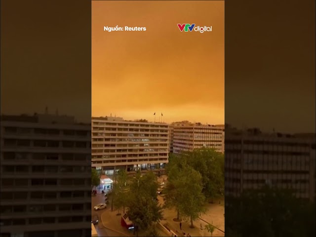 Bầu trời Hy Lạp chuyển màu vàng cam do bão cát | VTV24 #shorts