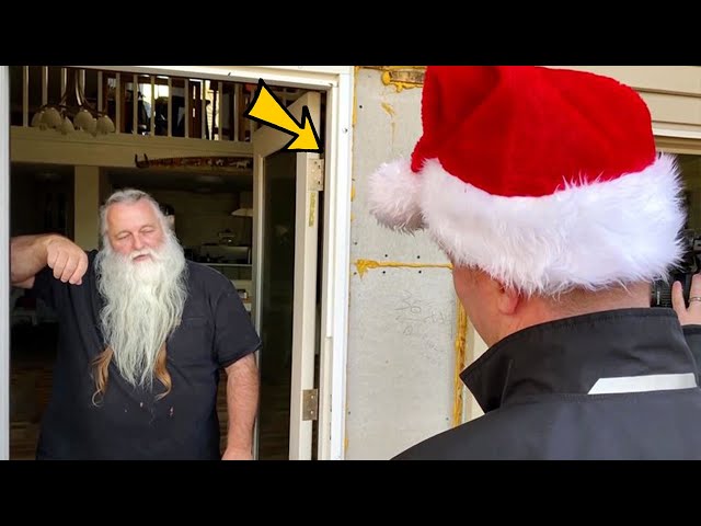 After This Man Played Santa Claus For 27 Years, He Got A Visit From A Stranger Carrying Two Boxes