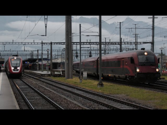 Bundesbahn Treff in Buchs SG: 🇦🇹ÖBB RJx 166 nach Zürich HB und 🇨🇭SBB Twiny als IR15 nach Chur