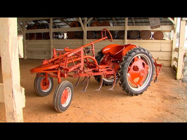 Check Out This REVOLUTIONARY Allis-Chalmers Tractor! 1948 Allis-Chalmers Model G