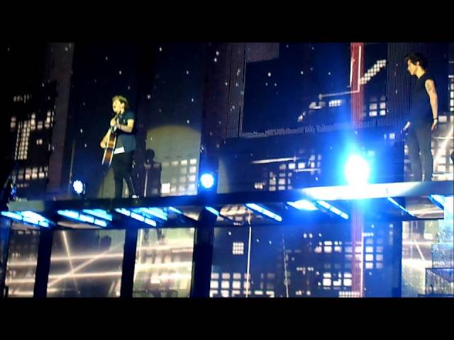One Direction Little Things Birmingham - Liam beat boxing and Harry and Niall serenading