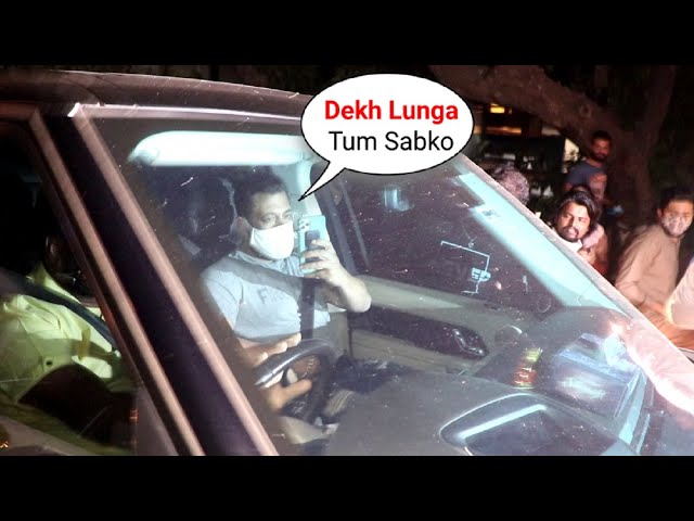 Enraged Salman Khan CLICKS Media Cameraman Picture For BLOCKING His Car In Middle Of Road!