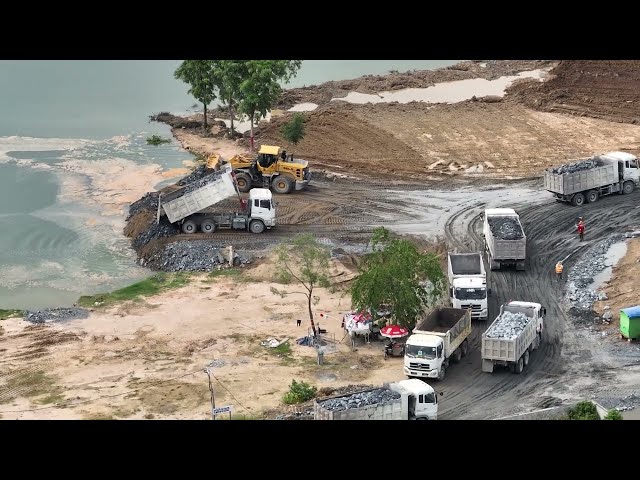 Skill Move Big Wheel Loader Working in Sand into Water Action Dump Truck 25T Unloading