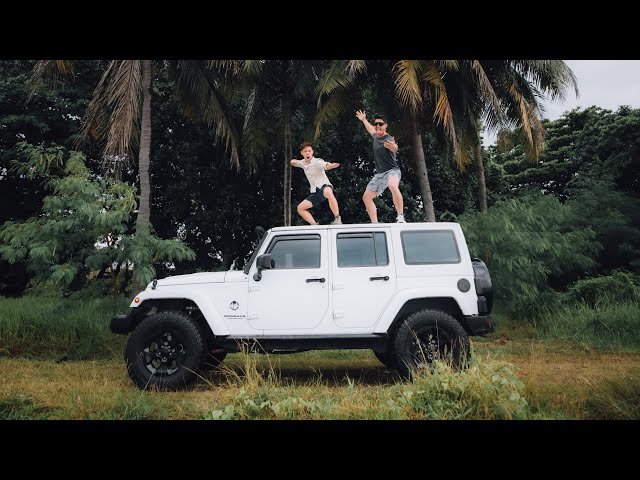 Exploring Singapore in a JEEP