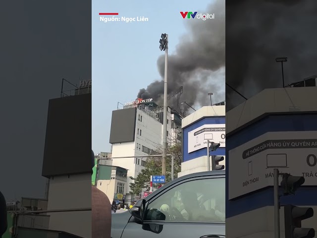 Cháy lớn ở tòa nhà cao tầng trên phố Ô Chợ Dừa (Hà Nội) | VTV24