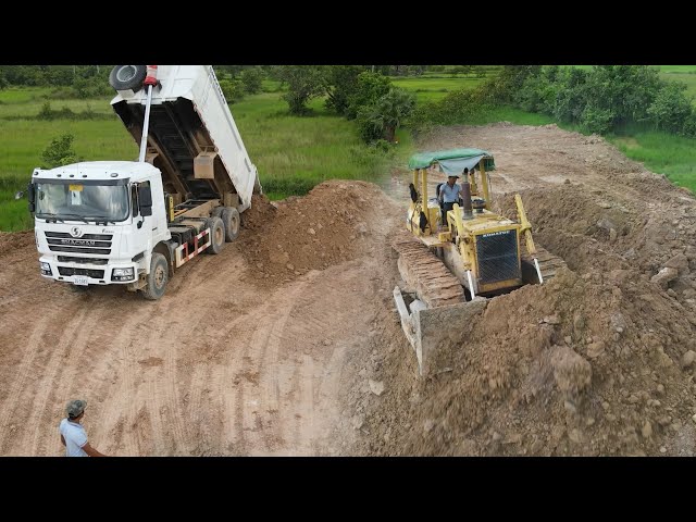 Super Bulldozer Operated with Dumping trucks pushing land | Machine Kh