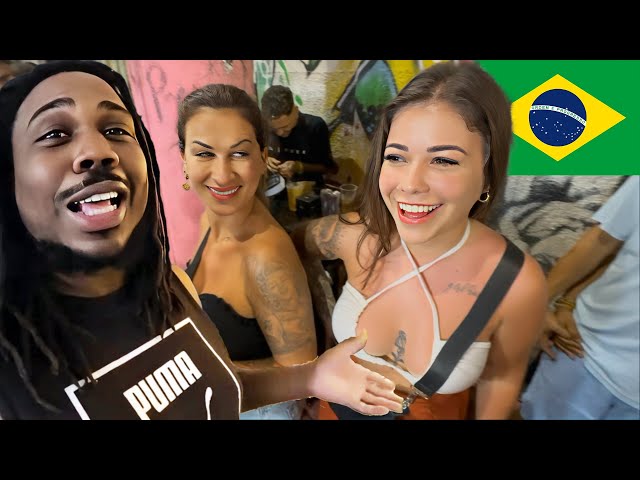 Brazilian Babe Likes Kissing - Rio Brazil Carnival Block Party
