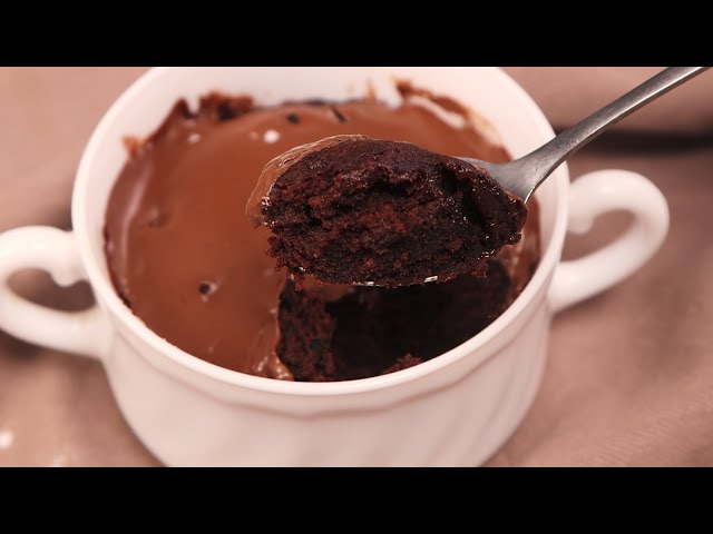 1 Minute Perfect Chocolate Mug Cake in Microwave #shorts