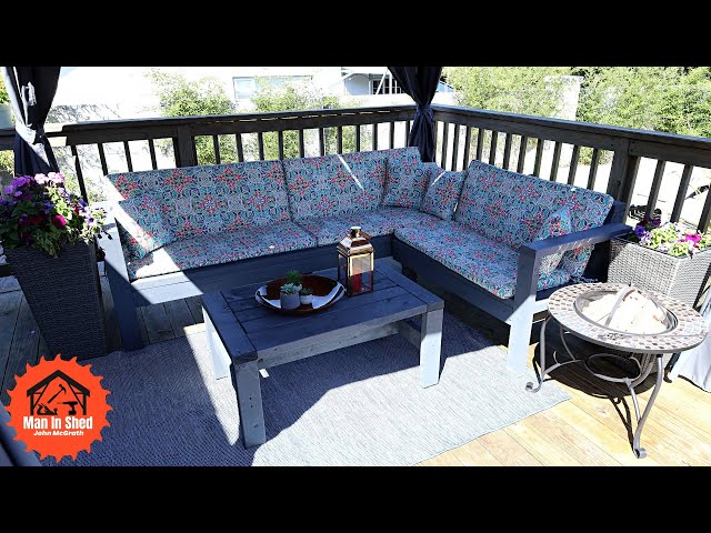 Garden Corner Sofa With Table. Easy 2x4 Construction. Garden Ideas