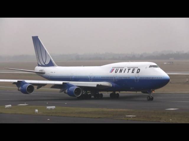 United Airlines - Boeing 747-400 | Diverted to Dusseldorf Airport