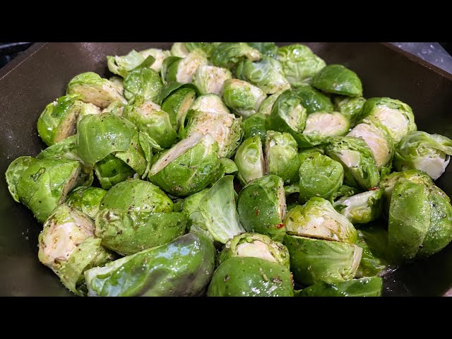 Chicken and Brussel sprouts - a healthy dinner for bodybuilding